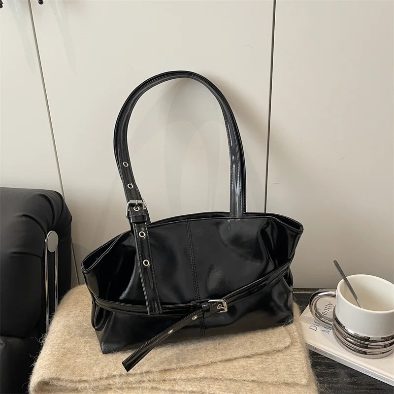 Damen-Schultertasche in Weinrot – Bild 9