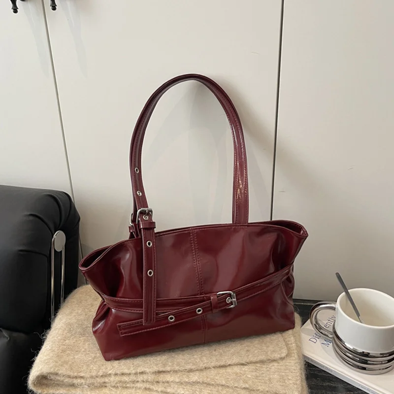 Damen-Schultertasche in Weinrot – Bild 7