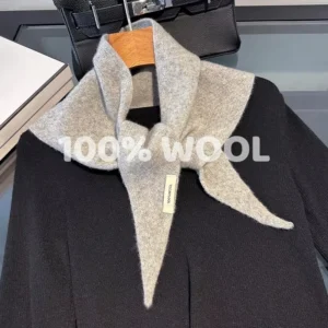 Gestrickter Damenschal aus Wolle