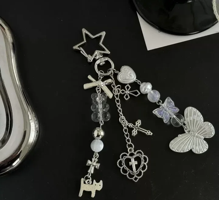 Transparente Schultertasche im Y2K-Stil – Bild 13