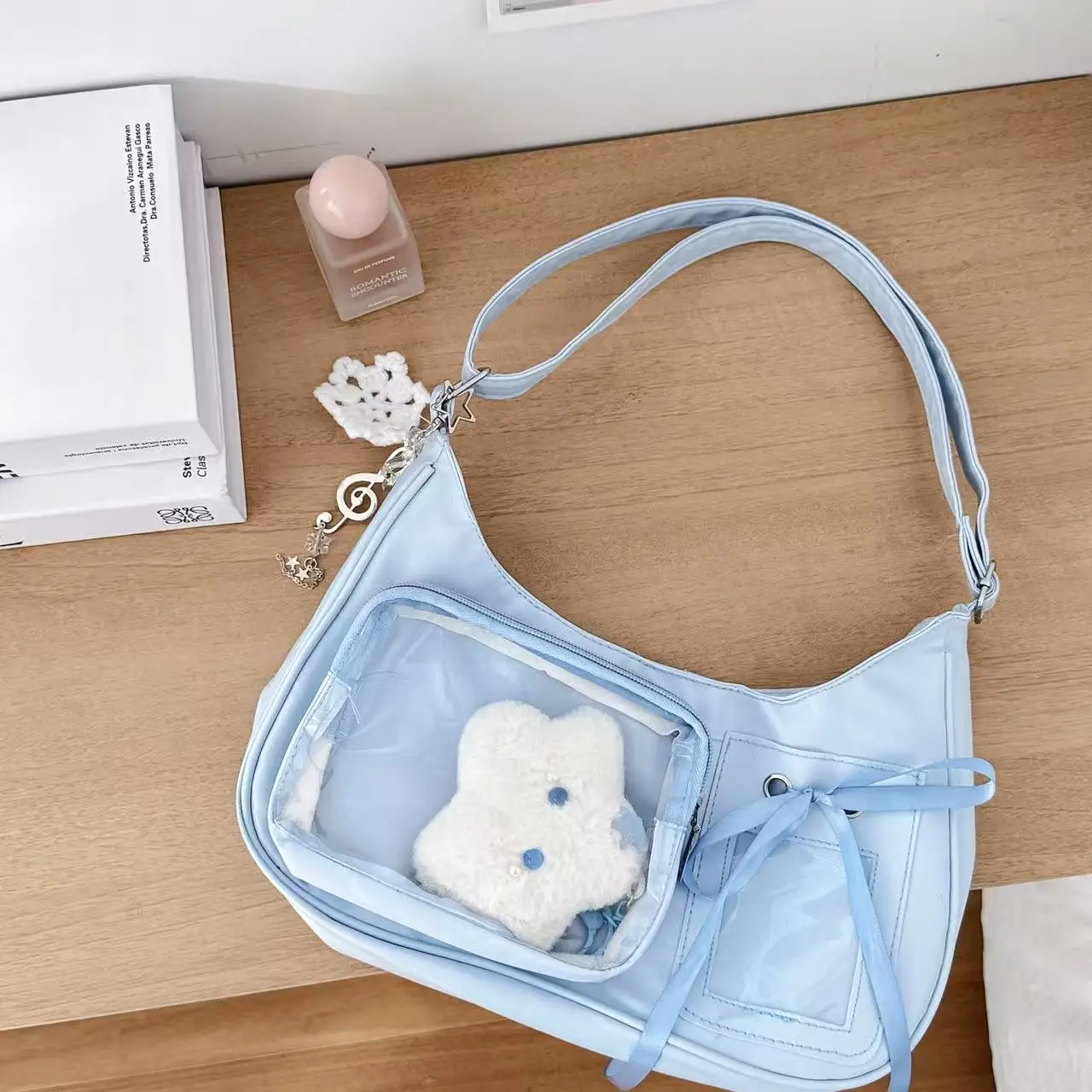 Transparente Schultertasche im Y2K-Stil – Bild 19