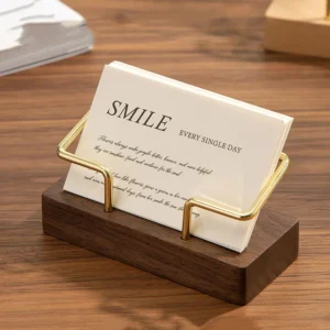 Visitenkartenhalter aus Holz für den Schreibtisch
