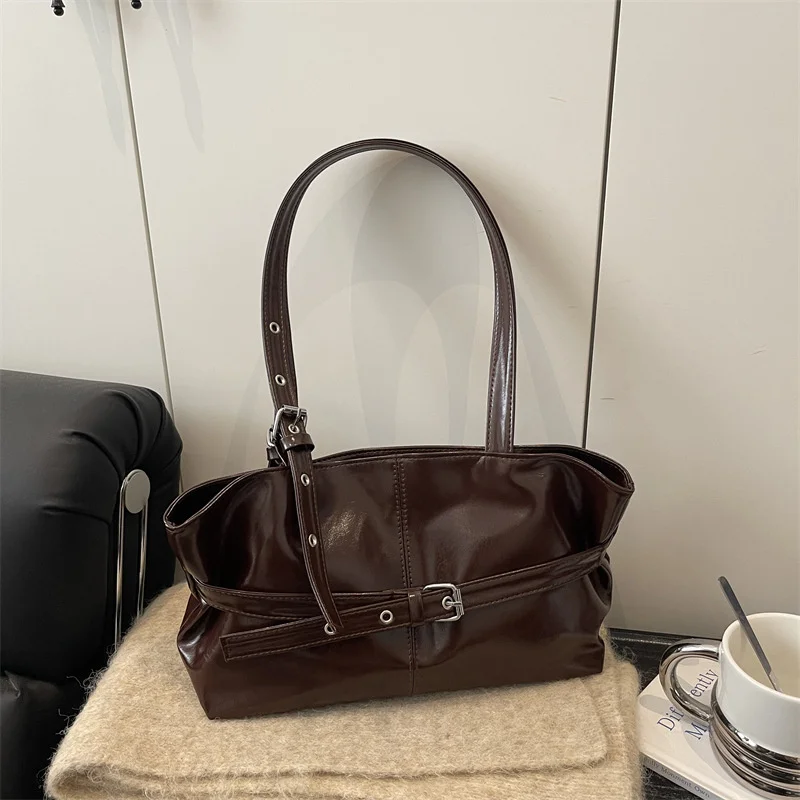 Damen-Schultertasche in Weinrot – Bild 8