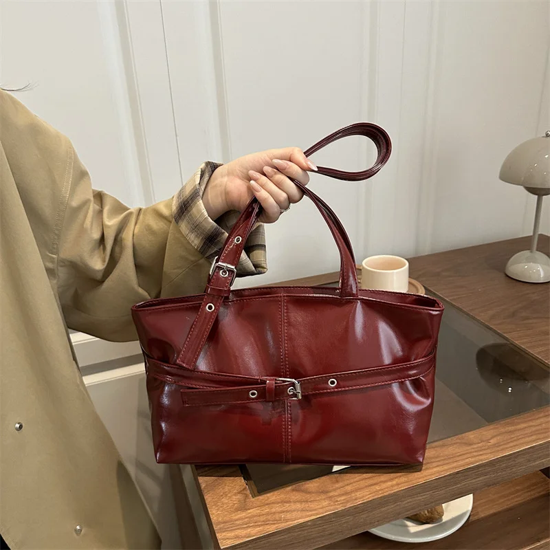 Damen-Schultertasche in Weinrot – Bild 3