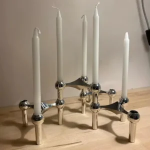 Kerzenhalter aus Metall im Molekül-Design