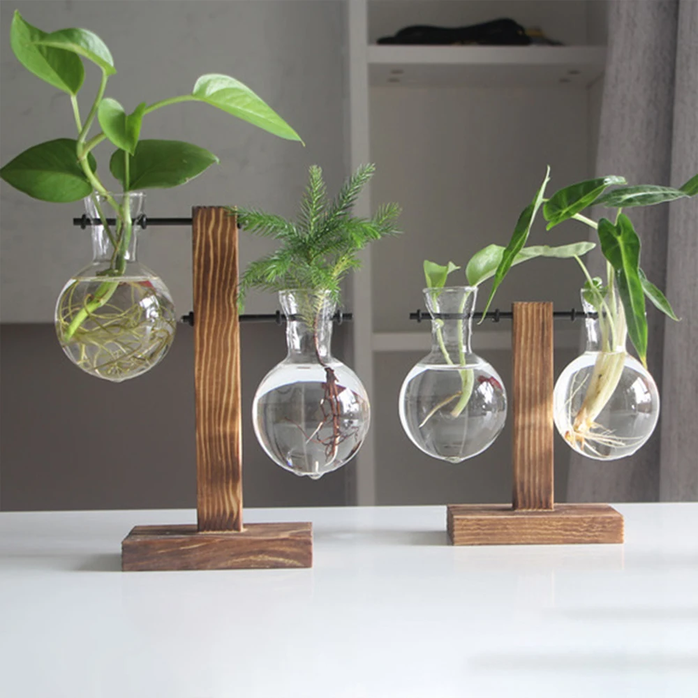 Glasvase in Glühbirnen-Form mit Holzständer